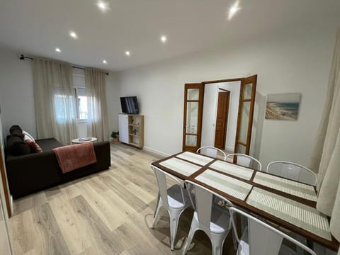 TV and multimedia, Living room, Seating area, Dining area