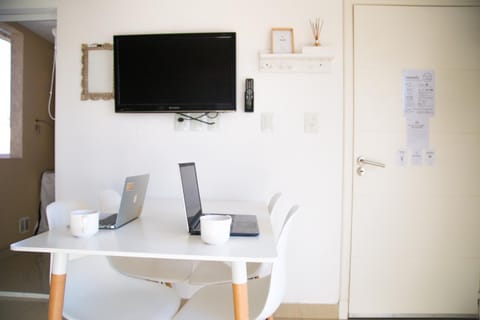 TV and multimedia, Seating area, Dining area