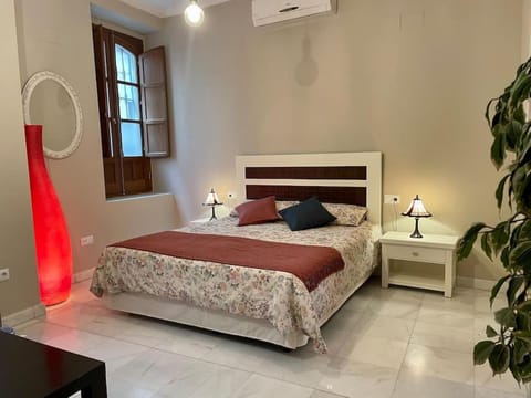 Bed, Photo of the whole room, Bedroom, air conditioner