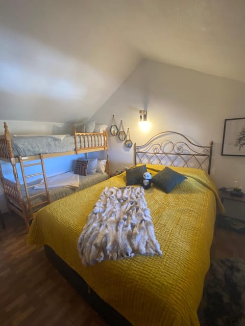 Bed, Bedroom, bunk bed