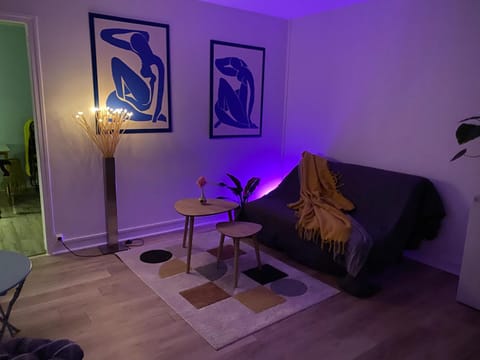 Living room, Seating area