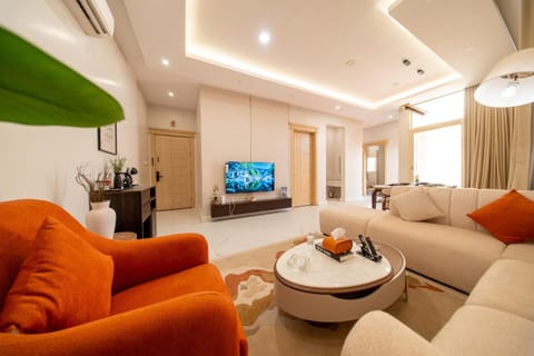 Communal lounge/ TV room, TV and multimedia, Living room, Seating area, Evening entertainment