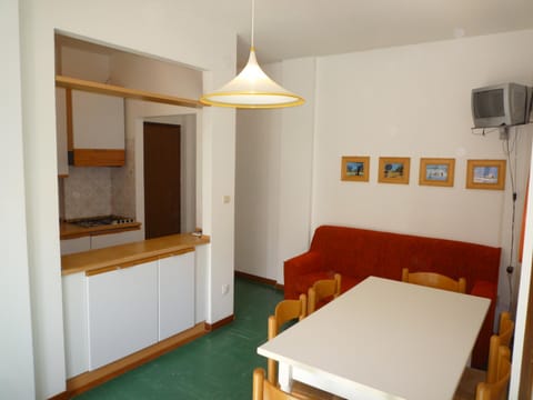 TV and multimedia, Kitchen or kitchenette, Living room, Dining area