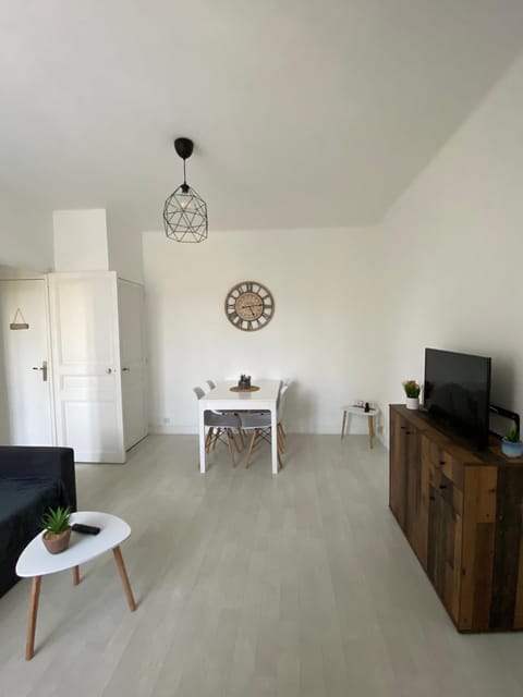 Communal lounge/ TV room, Living room, Seating area, Dining area