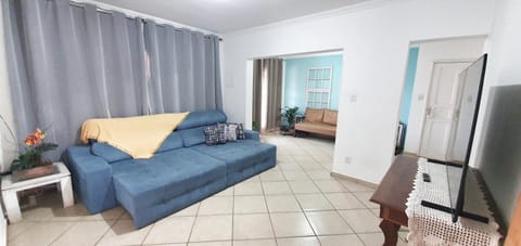 Communal lounge/ TV room, Bed, TV and multimedia, Living room, Seating area, Evening entertainment
