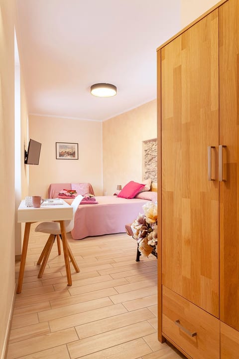 Bed, Photo of the whole room, Bedroom, wardrobe