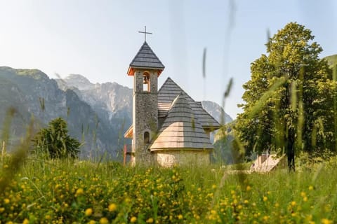 Mikel Center Theth Guesthouse Bed and Breakfast in Montenegro