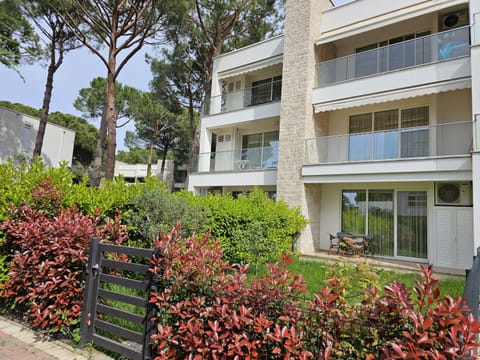 Facade/entrance, Spring, Garden