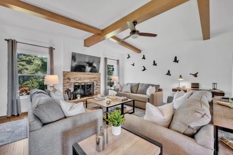 Communal lounge/ TV room, TV and multimedia, Living room, Seating area, Evening entertainment, fireplace