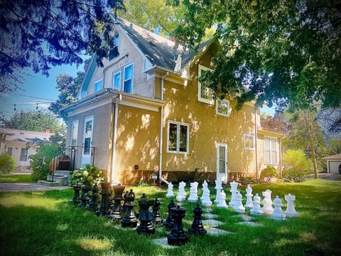 King Bed - 5 Min to MOA - 75 & 65' HDTV - Ping Pong House in Richfield