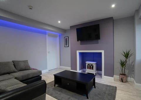 Living room, Seating area, Evening entertainment