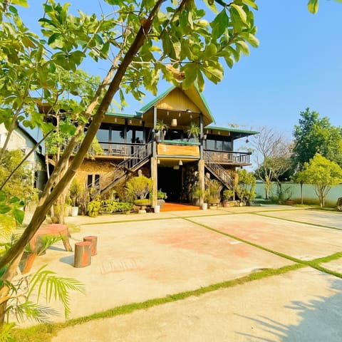 Property building, Day