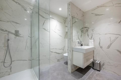 *RE7C* Ground floor room, For your most relaxed & Cosy stay + Free Parking + Free Fast WiFi * Vacation rental in Dewsbury