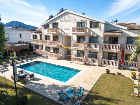 Property building, Patio, Spring, Day, Natural landscape, Garden, Garden view, Mountain view, Pool view, Swimming pool, sunbed