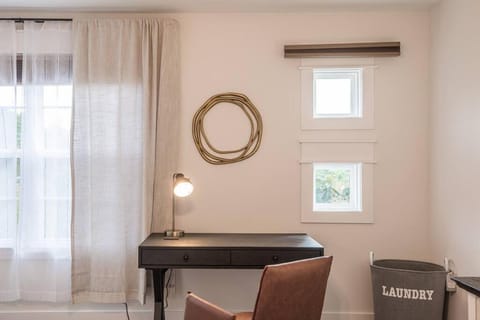 Cozy Townhouse Close to Downtown Apartment in Clarksville