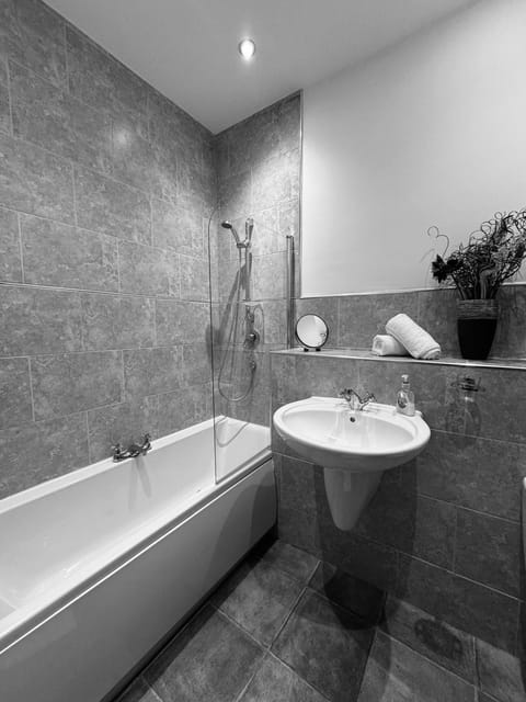 Spanish City View 1, Stylish Sea Front Apartment Free Onsite Parking Apartment in Whitley Bay