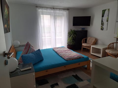 Photo of the whole room, Bedroom