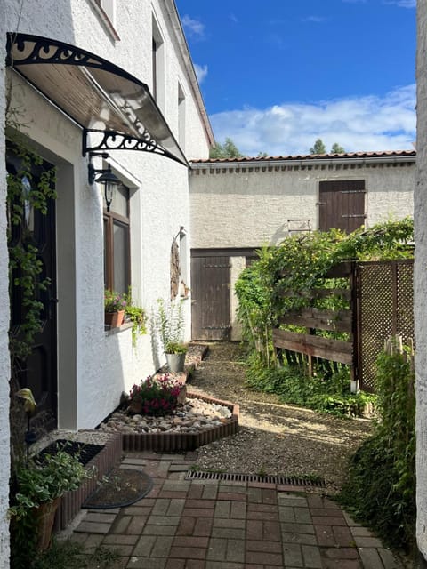 Property building, Patio, Facade/entrance