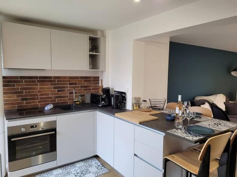 L'atelier, appart avec jardin à 100 m de la mer. Apartment in Granville