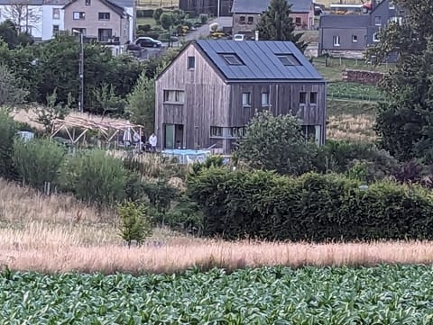 Property building, Spring, Day, Natural landscape, Garden, Garden view