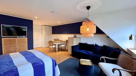 TV and multimedia, Living room, Bedroom