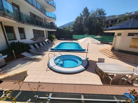 Swimming pool, sunbed