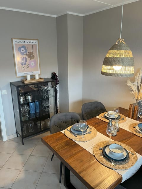 Living room, Dining area