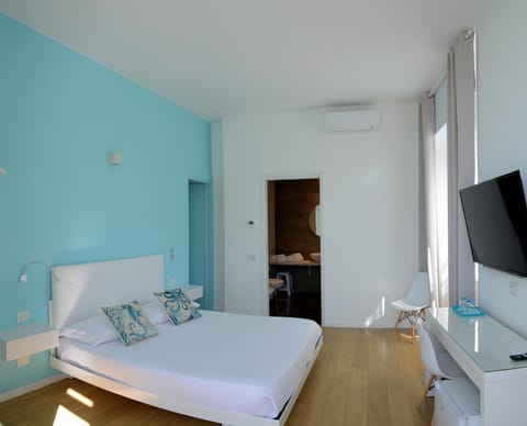 Bed, TV and multimedia, Photo of the whole room, Bedroom, hair dresser