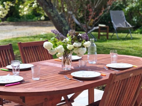 Patio, Spring, Day, Summer, Garden, Balcony/Terrace, Dining area, Garden view