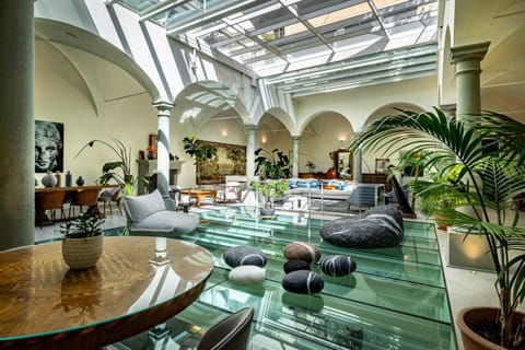 Communal lounge/ TV room