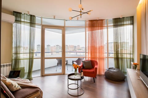View (from property/room), Balcony/Terrace, Living room, Seating area