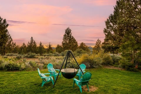 Family-Friendly Dara Oaks Home with Private Hot Tub and BBQ on the Deck home House in Bend