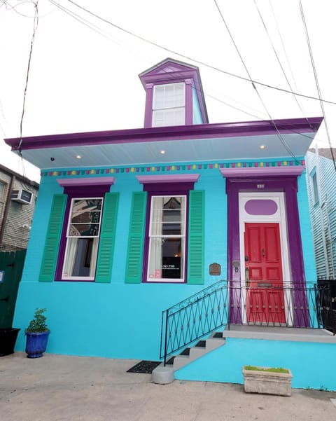 Property building, Facade/entrance, Day