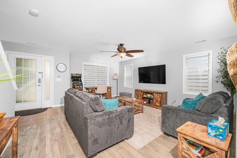 Communal lounge/ TV room, Game Room, TV and multimedia, Living room