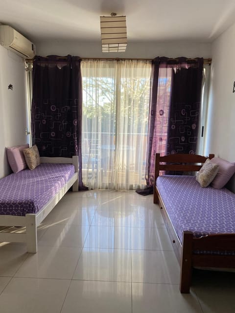 Bed, Living room, Photo of the whole room, air conditioner