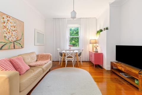TV and multimedia, Living room, Dining area