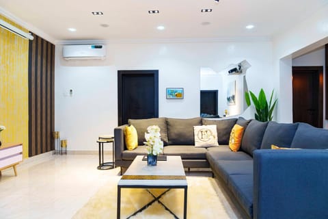 TV and multimedia, Living room, Seating area, air conditioner