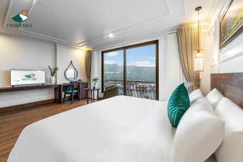 Bed, Photo of the whole room, Mountain view