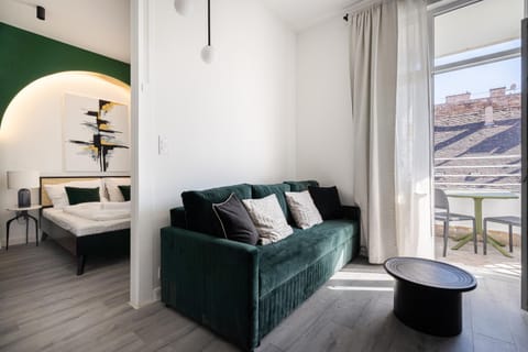 Bed, Balcony/Terrace, Living room, Seating area, Bedroom