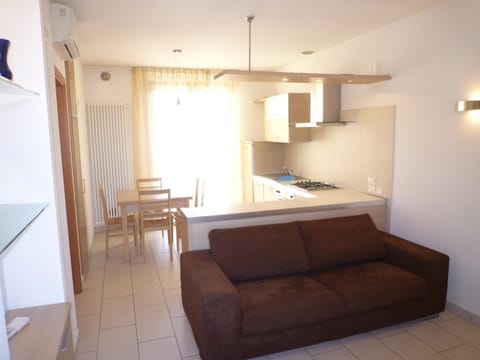 Kitchen or kitchenette, Living room, Seating area, Dining area, stove