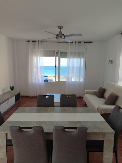 Living room, Seating area, Dining area, Sea view, fireplace, air conditioner