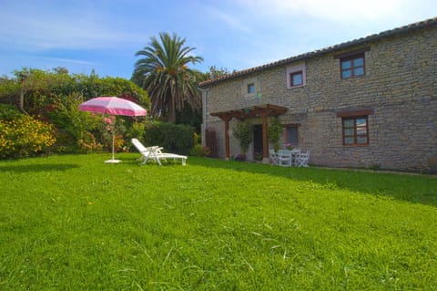 Property building, Natural landscape, Garden, Garden view, sunbed
