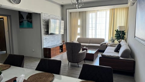 Communal lounge/ TV room, TV and multimedia, Living room, Seating area, Evening entertainment