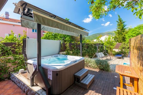 Day, Summer, Garden, Hot Tub, On site