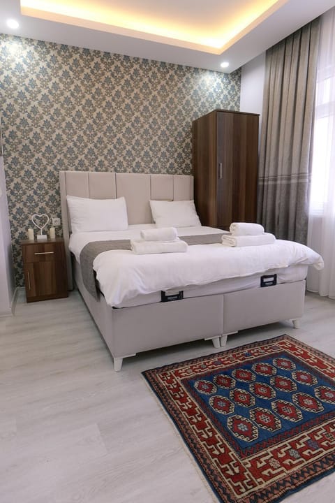 Photo of the whole room, towels