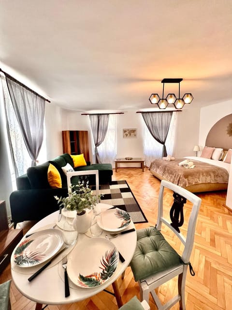 Bed, Living room, Photo of the whole room, Dining area, Bedroom