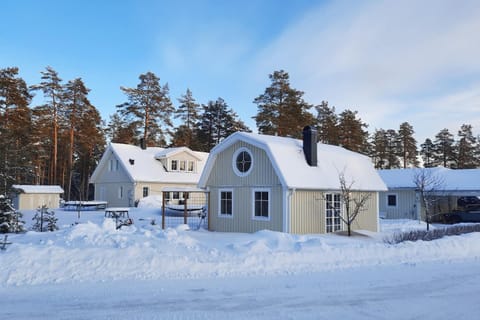 Property building, Day, Winter