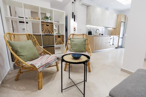 Kitchen or kitchenette, Living room, Seating area