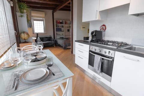 Kitchen or kitchenette, Dining area, dishwasher, pet friendly