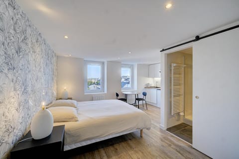 Bed, Photo of the whole room, Bedroom, wardrobe